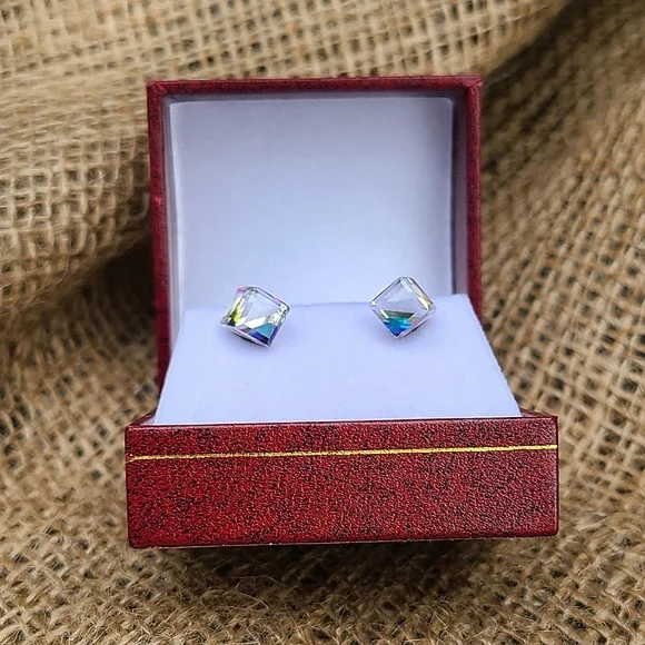 NEW Austrian Crystal Cube Clear Stud Post Earrings - Picture 3 of 4